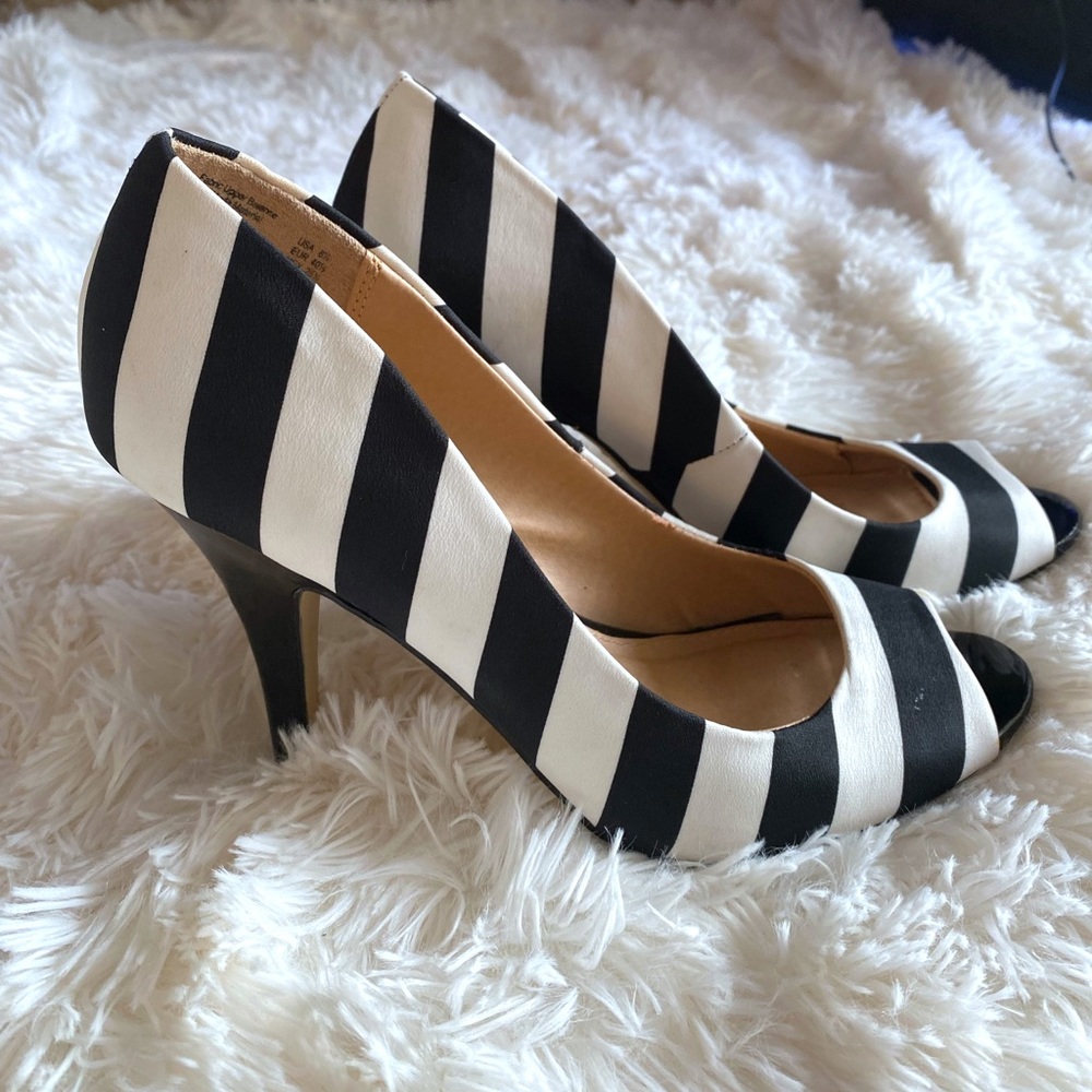 Fioni Black & White Striped Peep Toed Heels SZ 8.5